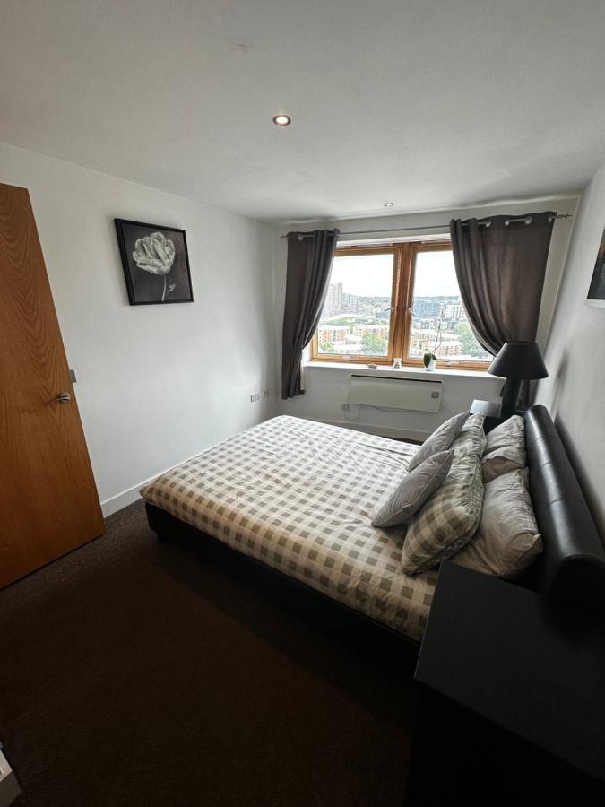 Leeds Centre Life * Leeds (West Yorkshire)